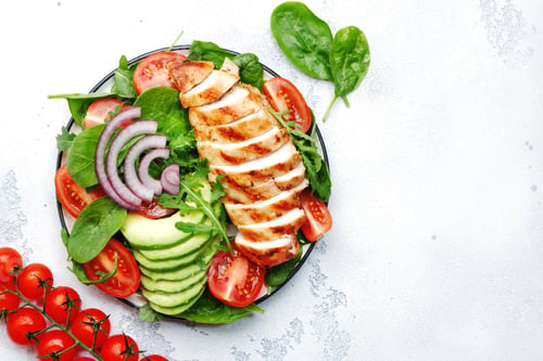Preview: Fresh vegetable salad with grilled chicken fillet, spinach, tomatoes, avocado