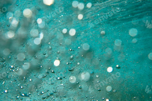 Preview: Beautiful ocean wave with air bubbles