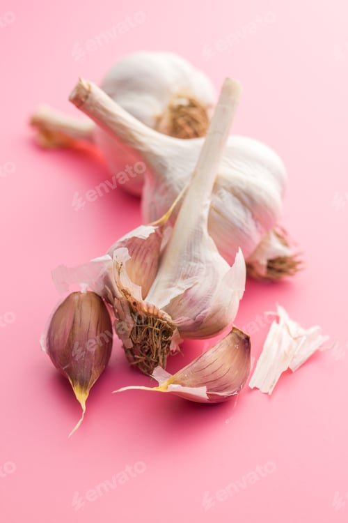 Preview: Fresh white garlic.