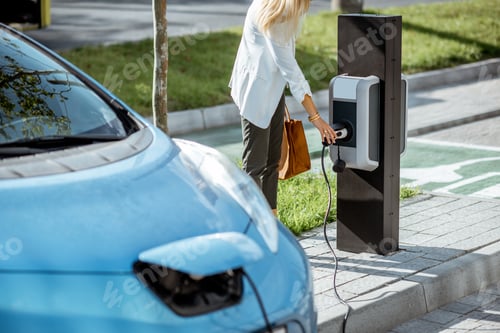 Preview: Woman charging electric car