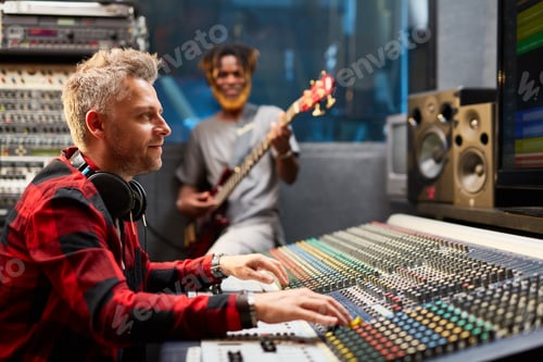 Preview: Work of sound operator