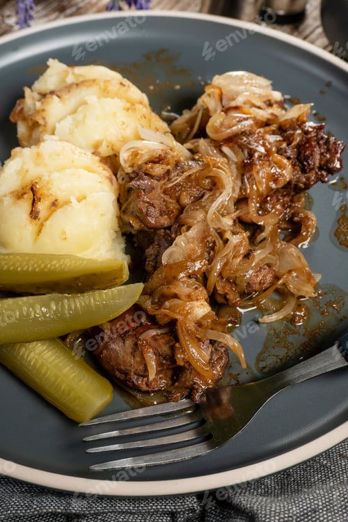 Preview: Fried liver with onion.