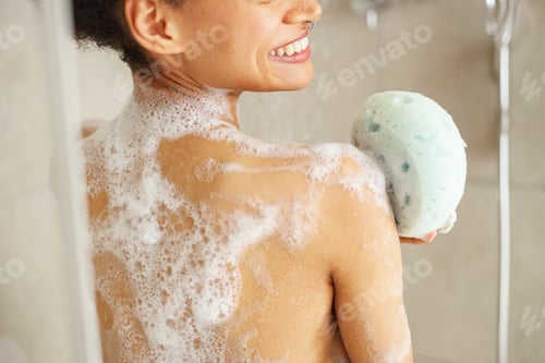 Preview: A young woman is happily bathing in a bathtub