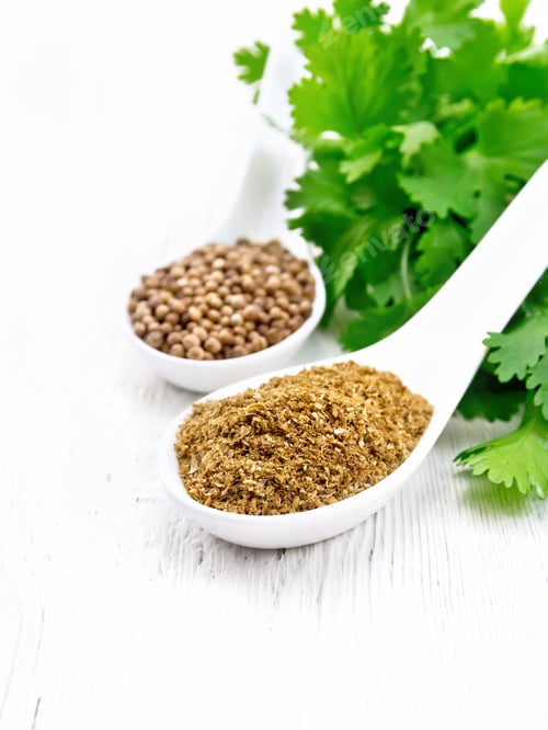 Preview: Coriander ground and seeds in spoons on white board