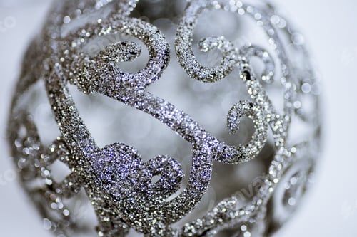 Aperçu: Closeup shot of an ornament with glitter and a blurred background