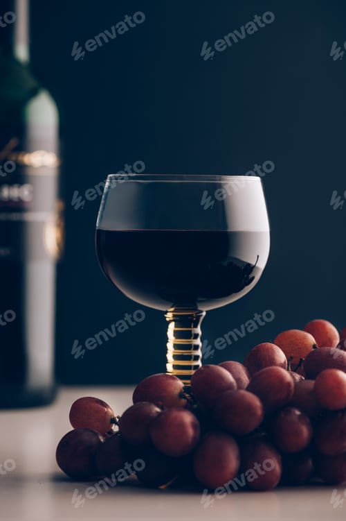 Preview: Red wine in glass