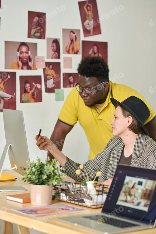 Preview: Retoucher and editor working in team at office