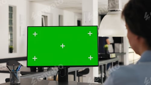 Preview: Office manager uses greenscreen on pc