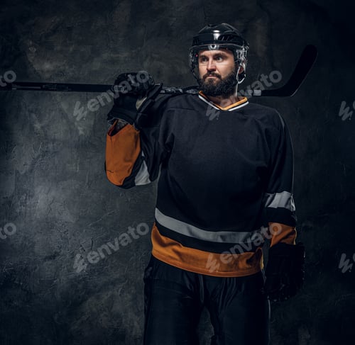 Preview: Experienced hockey player has a photo session
