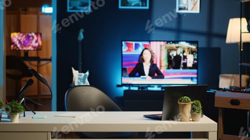 Preview: Empty home studio interior