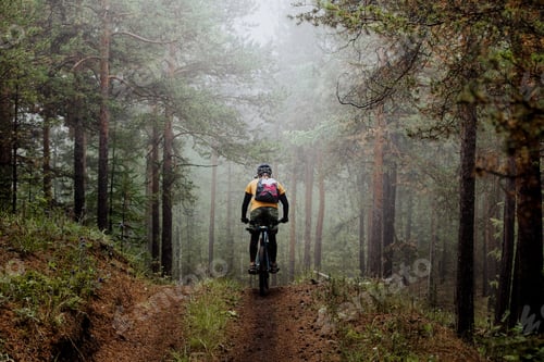 Preview: Man Mountainbiker