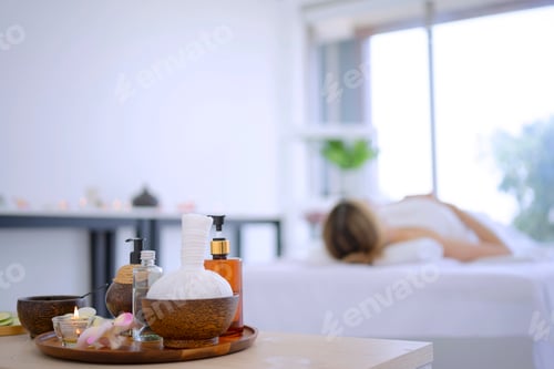 Visualização: Mulheres bonitas passam o tempo em resorts e hotéis com spa.