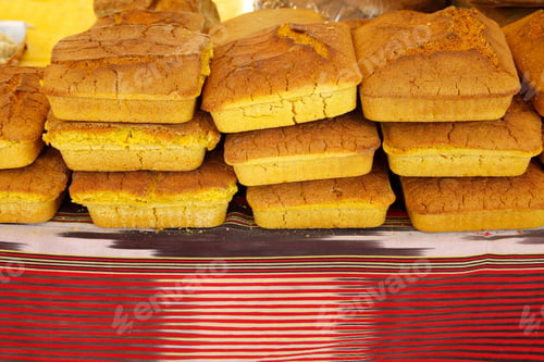 Preview: Freshly baked corn bread