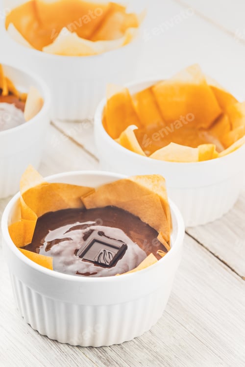 Preview: Chocolate mass for fondant in the ramekin vertical