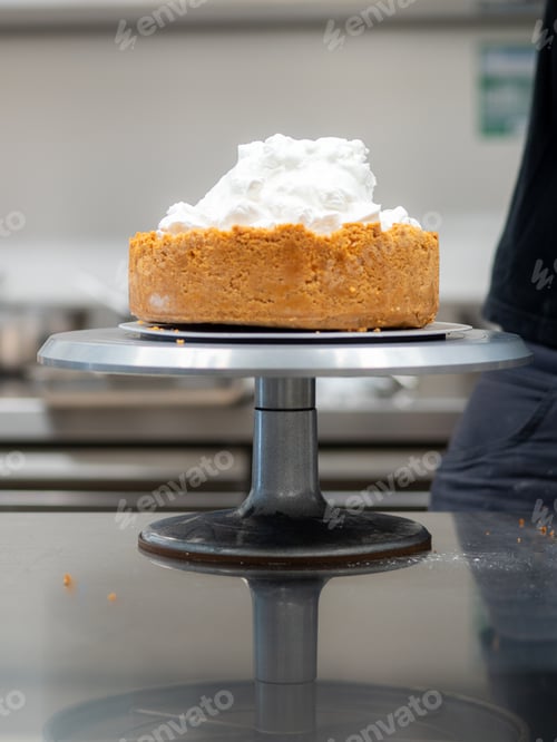 Preview: Chef preparing key lime pie crunchy cake shaping meringue with spatula