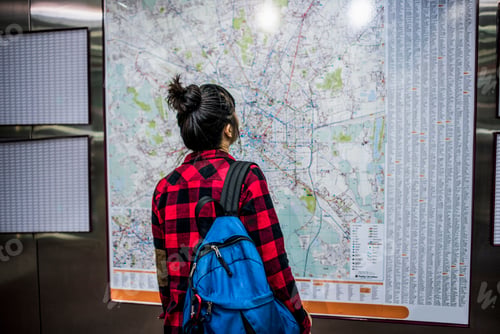 Preview: Mid adult woman looking at street map, Milan, Italy