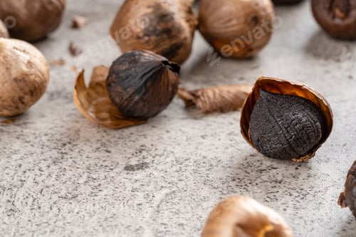 Preview: Fermented black garlic.