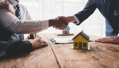 Preview: real estate agent Delivering sample homes to customers, mortgage loan contracts. Make a contract for