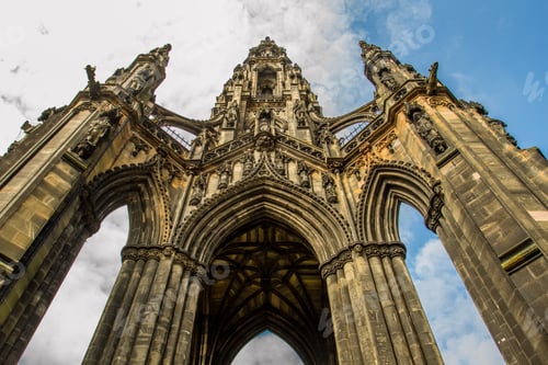 Preview: Scott Monument in sunny Edinburgh