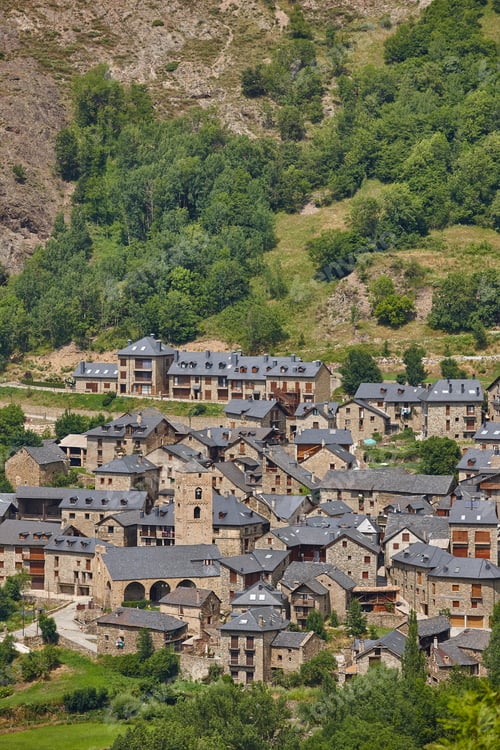Preview: Traditional catalonian village. Vall de Boi. Durro. Spanish romanesque