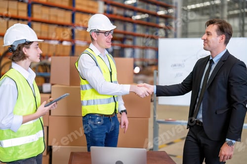 Preview: Group of worker working in warehouse