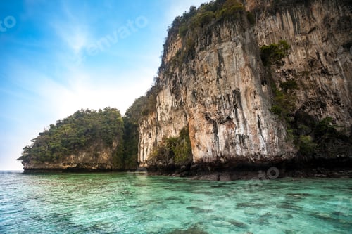 Preview: Cliff and the clear sea