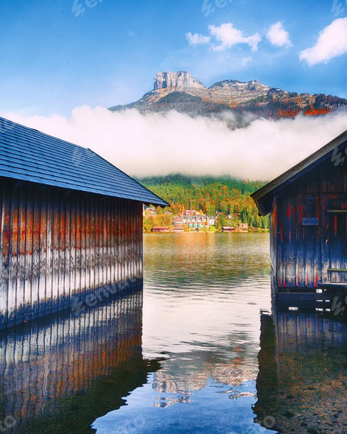 Preview: Picturesque autumn scene of Altausseer See lake