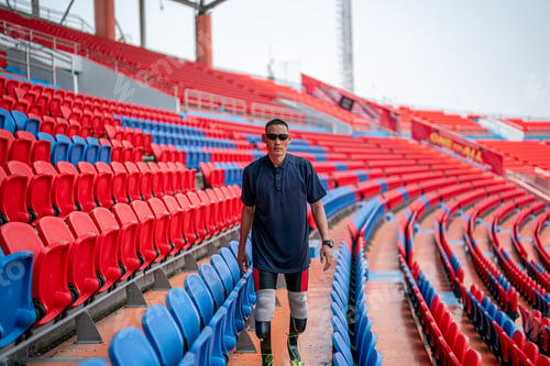 Preview: Athlete runner with prosthetic legs