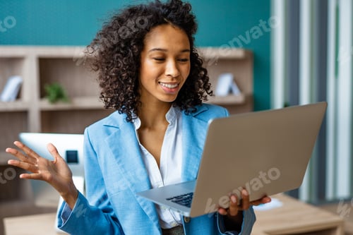 Preview: Beautiful adult businesswoman portrait in the offie