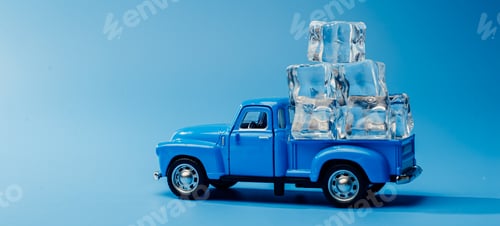 Vista previa: Delivery of cold. Cooling concept. Working with ice
