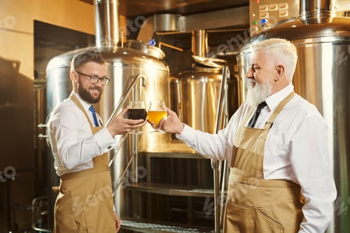 Preview: Experts examining beer, tasting