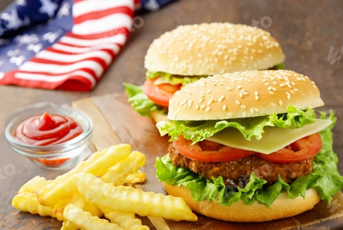 Preview: Independence day picnic hot dogs and hamburgers