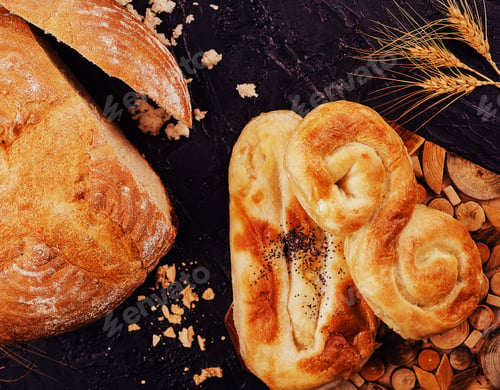 Preview: round bread with buns on top view