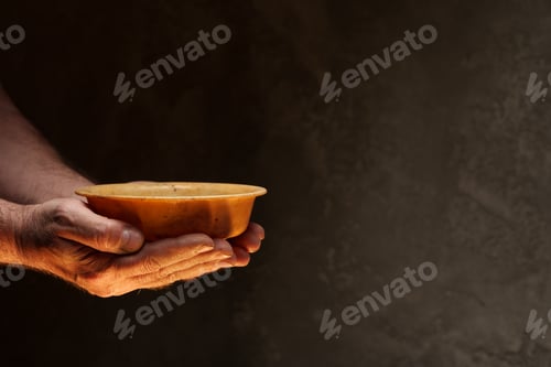Preview: Empty bowl on dark background with copy space