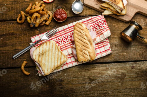 Preview: Quick dinner, toast with ham and cheese