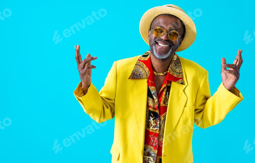 Preview: Cool senior man with fashionable outfit portrait