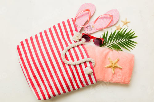 Preview: Composition with stylish beach accessories on colored background, top view.