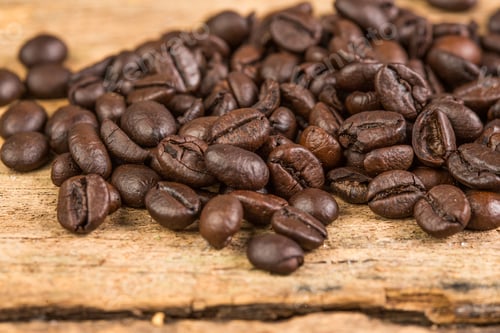 Preview: Coffee bean on grunge wooden background