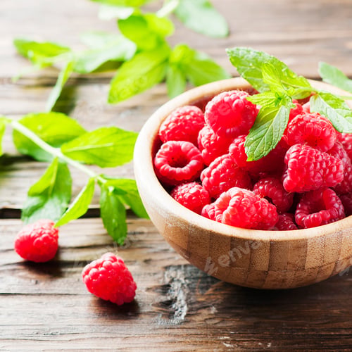 Preview: Fresh sweet raspberry on the wooden table