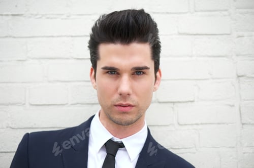 Preview: Portrait of an attractive young man in business suit