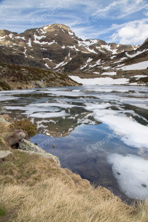 Preview: Scenic view of Tristaina Lakes in Andorra on a cloudy day