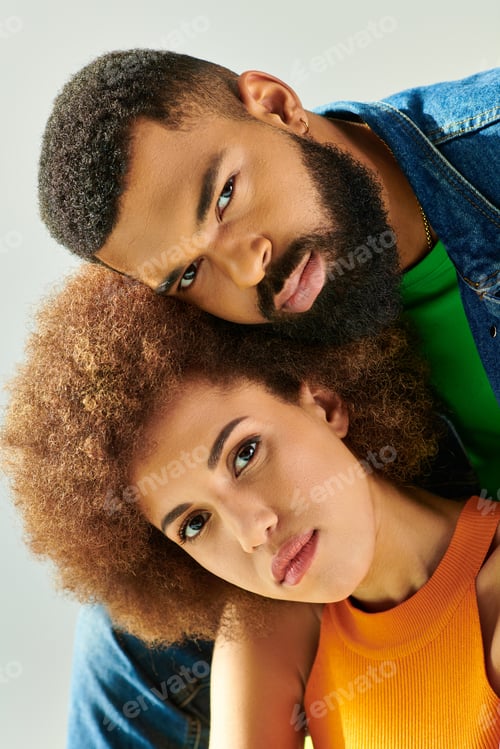 Preview: Vibrant duo: a joyous moment