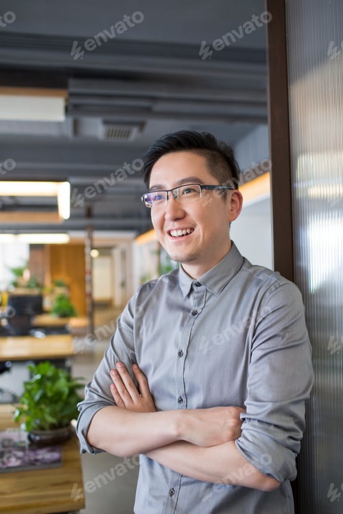 Preview: Young man standing in office