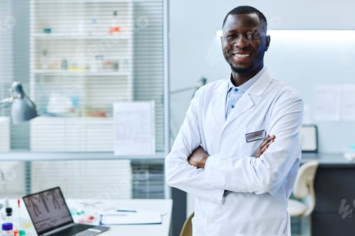 Preview: Smiling black man standing in laboratory