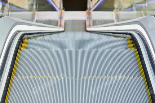 Preview: Escalator in shopping center