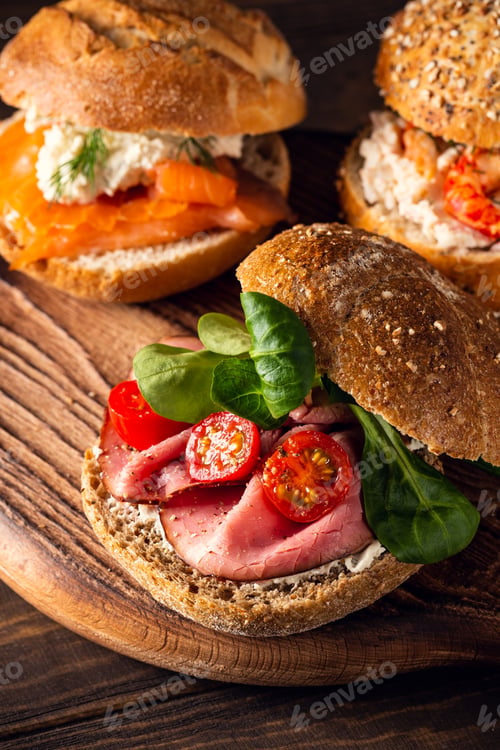 Preview: Sandwiche with beef and fresh tomatoes