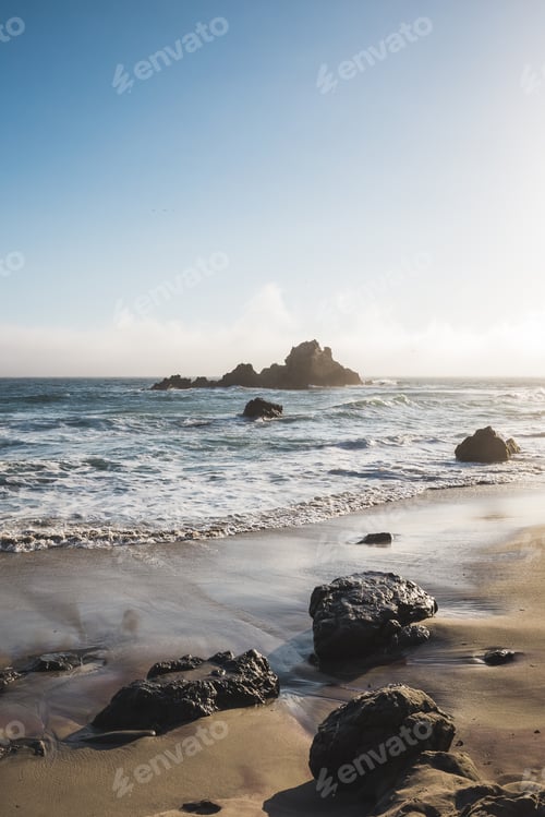 Preview: Vertical shot of a beautiful rocky seashore in Big Sur, California