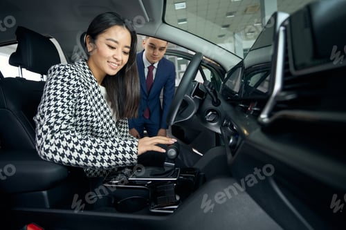 Preview: Buyer is happy to inspect interior of car before buying