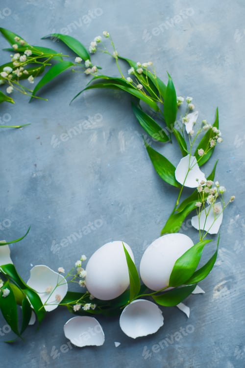 Preview: Circle vingette with white Easter eggs, decorative green leaves and spring flowers. Organic cooking