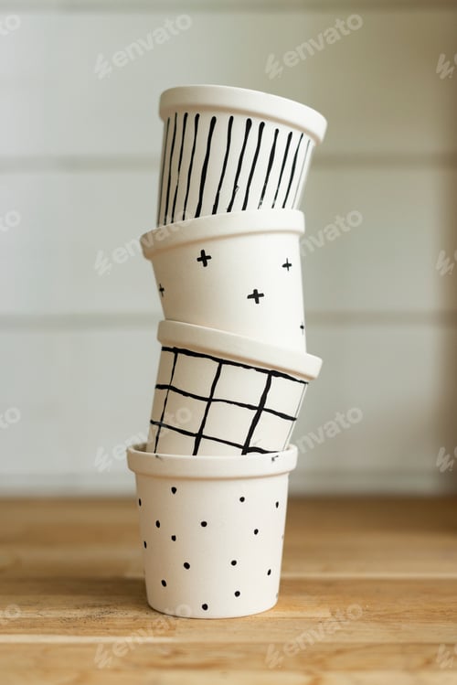 Preview: Simple black and white pot painting